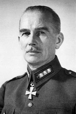 Tykistönkenraali
Mannerheim-ristin ritari
Vilho Nenonen
SA-kuva