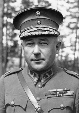 Kenraaliluutnantti
Mannerheim-ristin ritari
Hjalmar Siilasvuo
SA-kuva